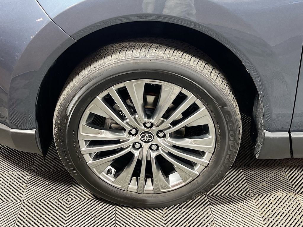 Certified 2024 Toyota Venza Limited image 27