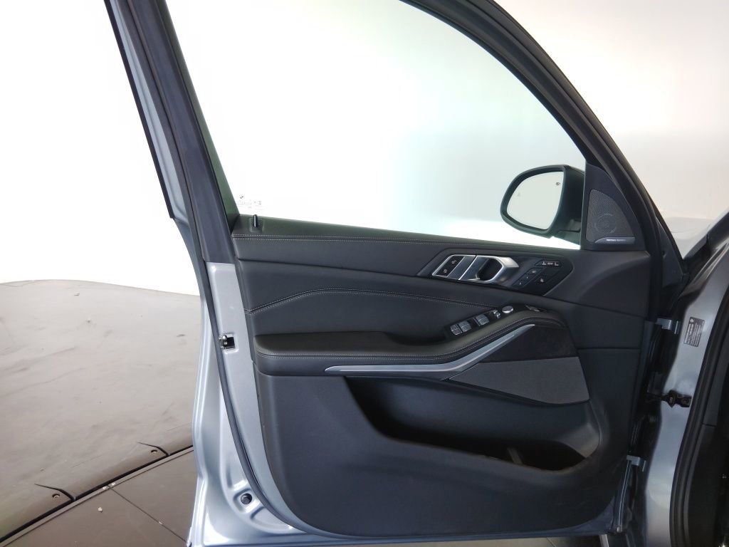 Used 2023 BMW X7 xDrive40i w/ Premium Package image 34