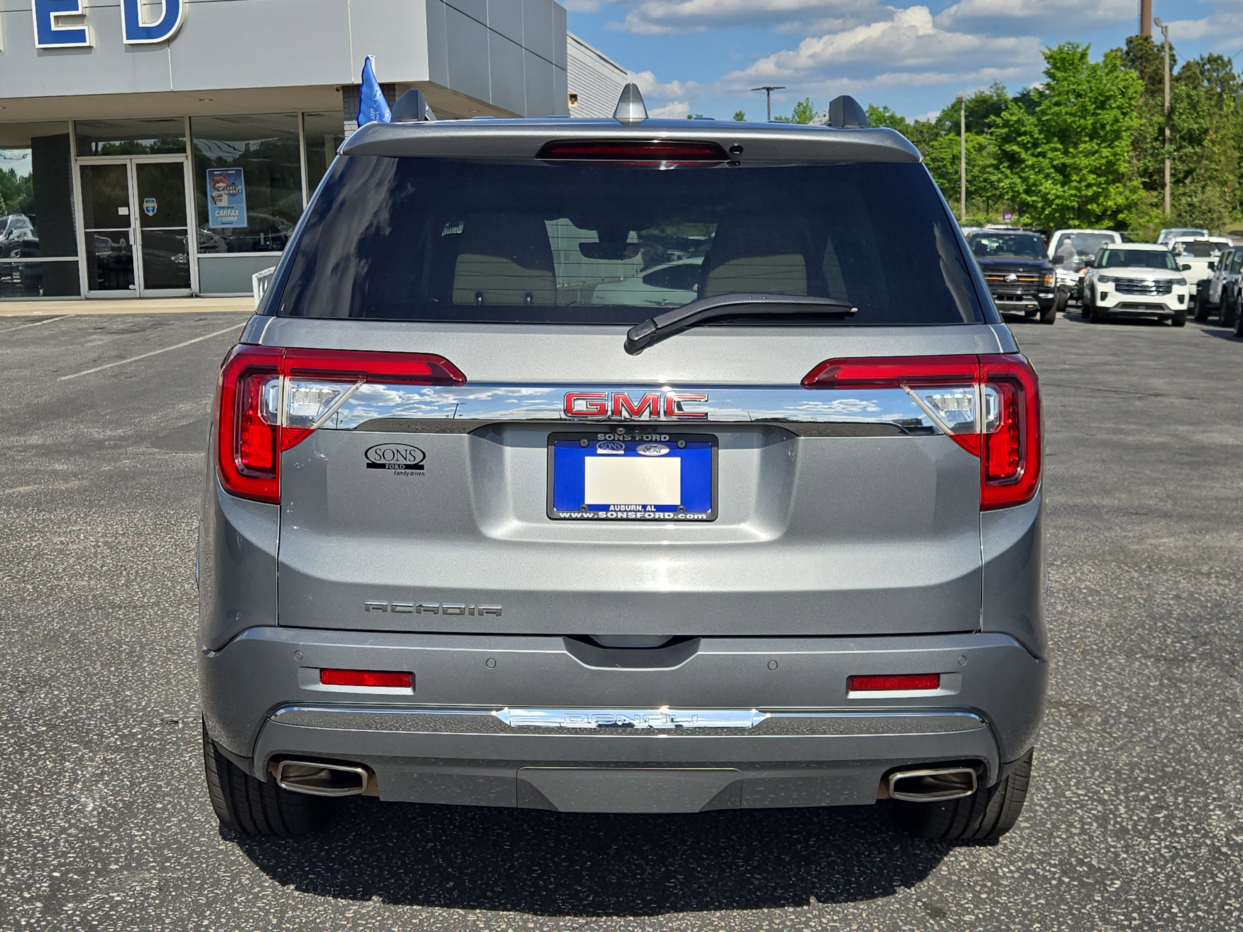 Used 2023 GMC Acadia Denali w/ Denali Technology Package FWD image 8