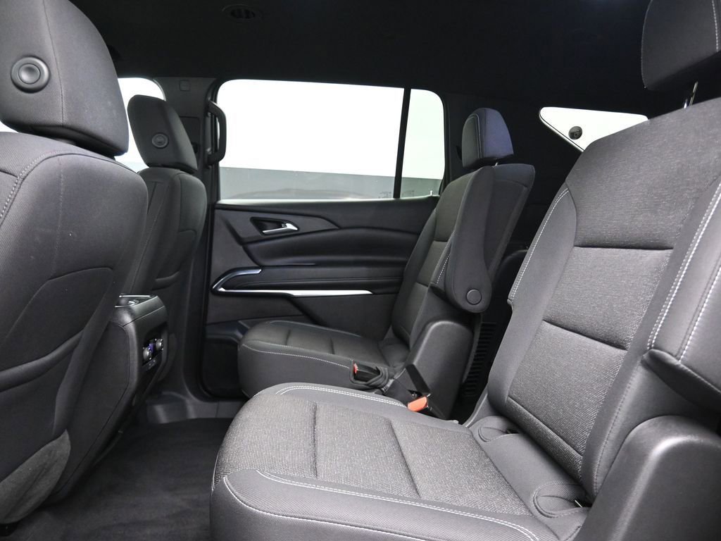 Used 2025 Chevrolet Traverse LT w/ Driver Confidence Package image 18