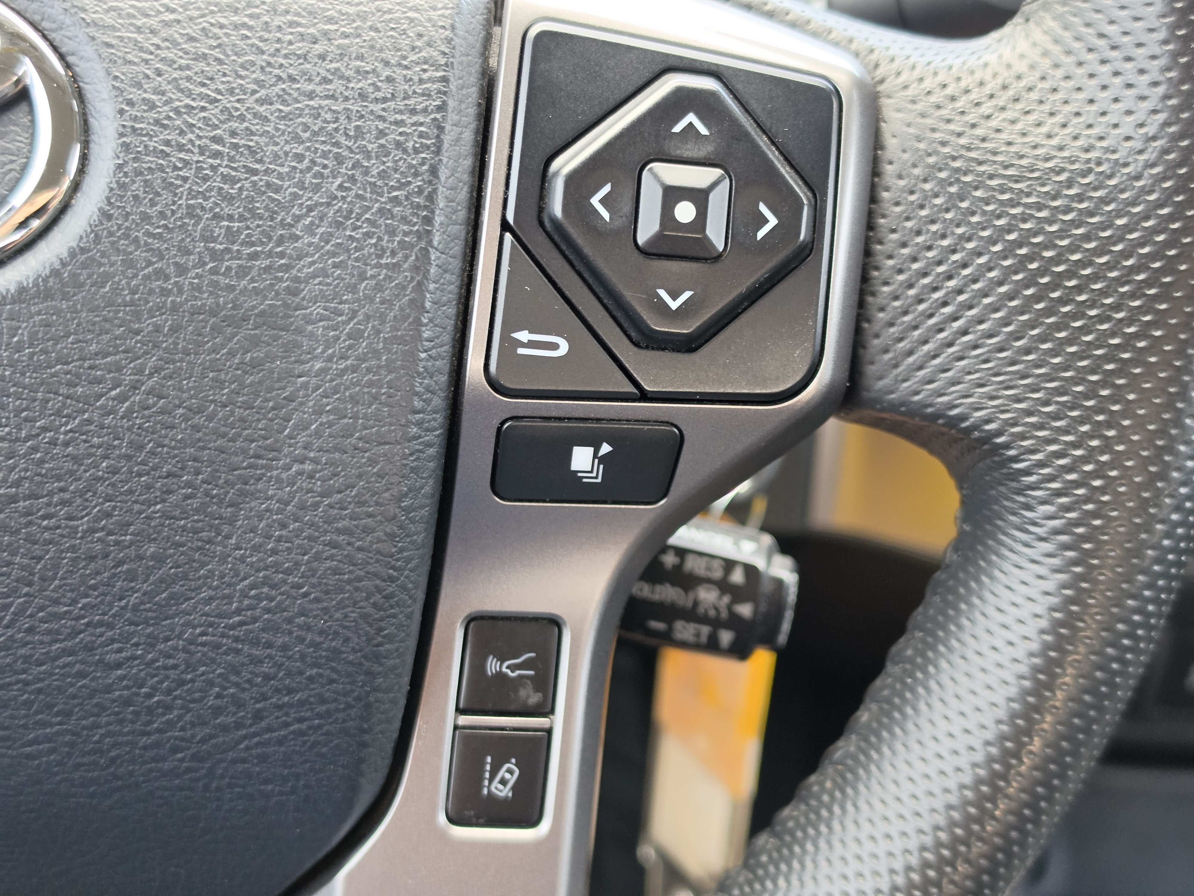 Certified 2020 Toyota Tacoma SR5 AWD/4WD image 17