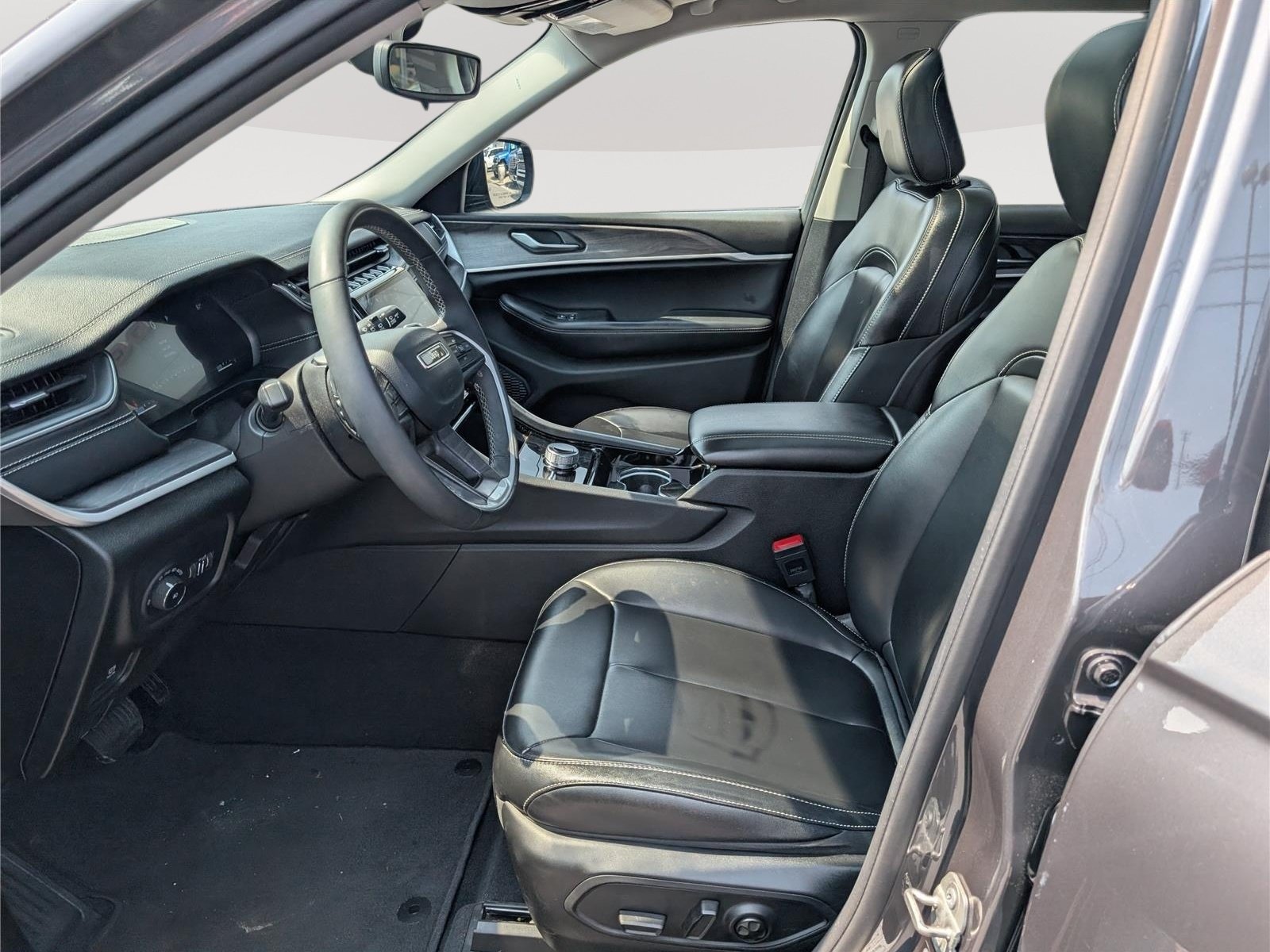 Used 2023 Jeep Grand Cherokee L Limited AWD/4WD image 16
