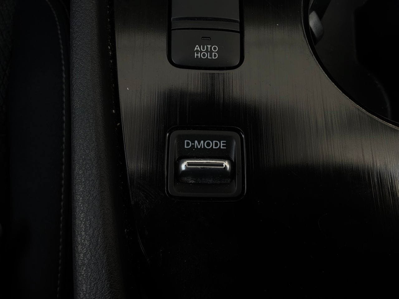 Used 2025 Nissan Rogue SV FWD image 25