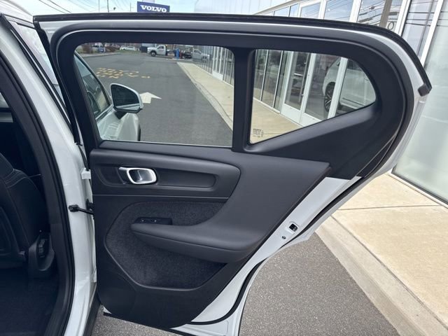 Certified 2025 Volvo XC40 B5 Core image 11