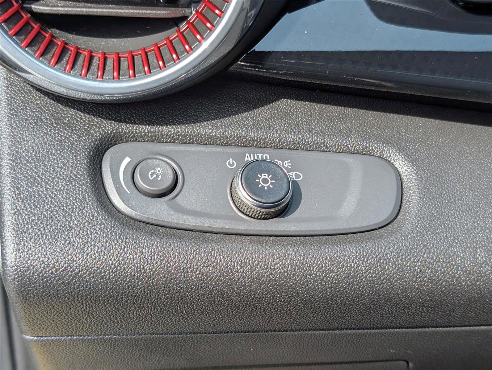 Used 2024 Chevrolet Trax RS w/ Sunroof Package image 20