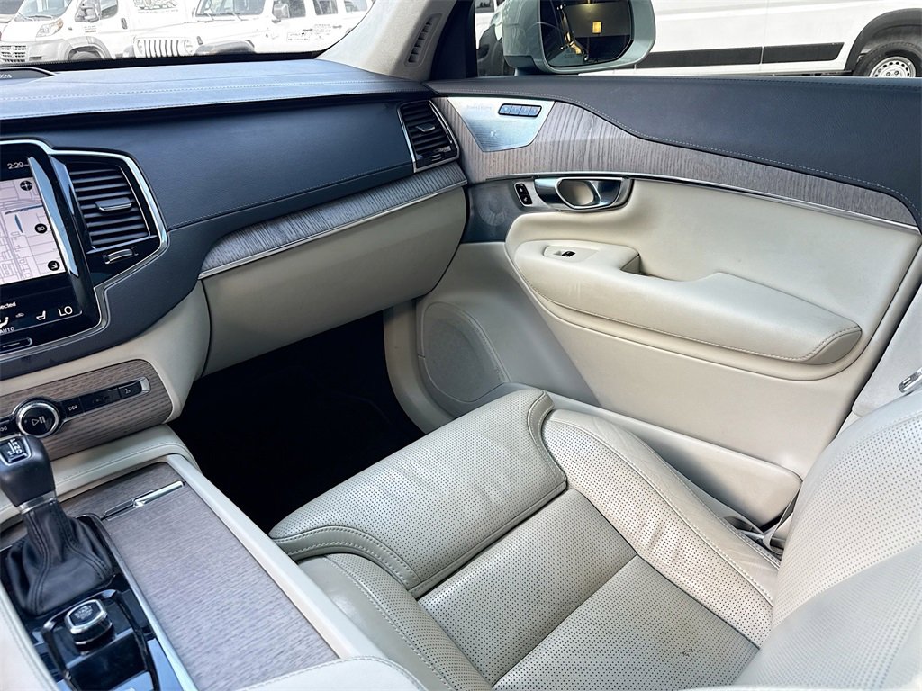 Used 2022 Volvo XC90 T6 Inscription w/ Lounge Package image 26