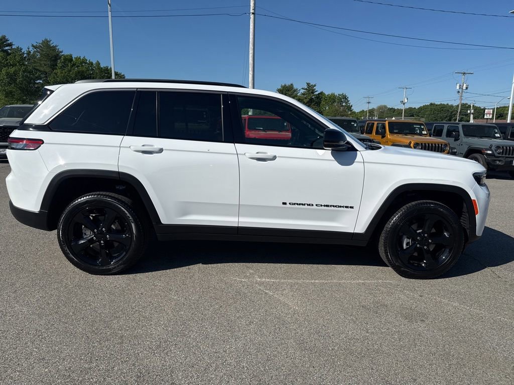 Used 2026 Jeep Grand Cherokee Limited w/ Limited Altitude Package AWD/4WD image 6
