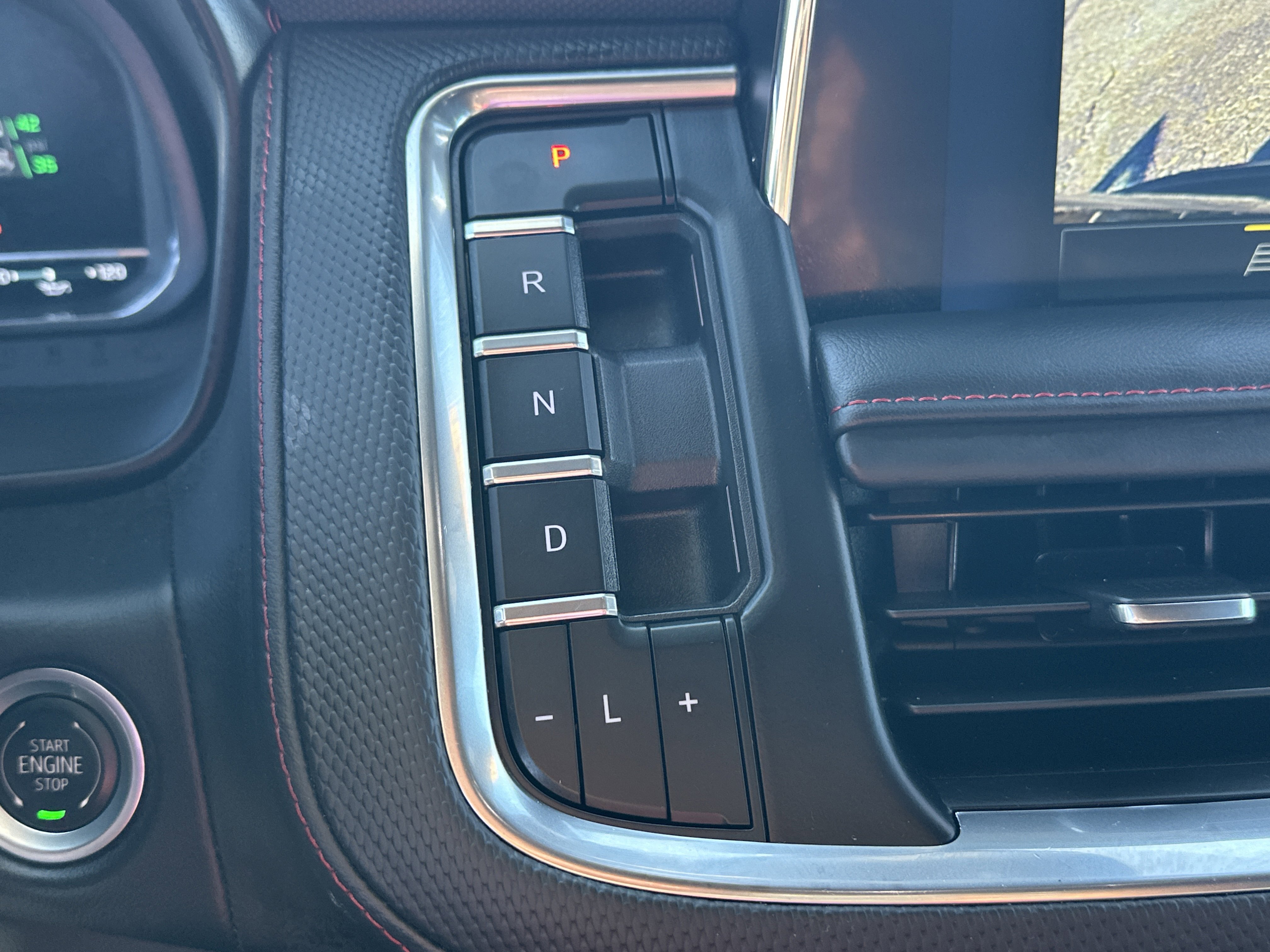 Certified 2024 Chevrolet Suburban RST image 32