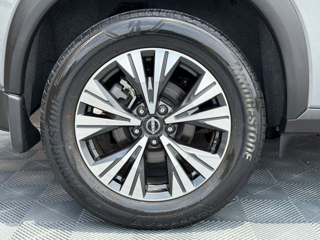 Used 2023 Nissan Rogue SV FWD image 19