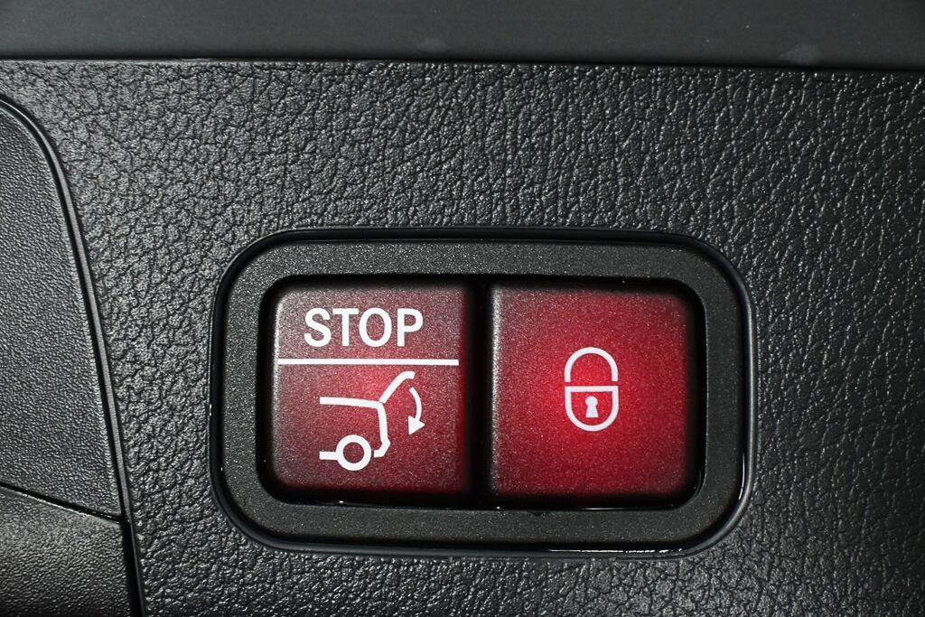 Certified 2023 Mercedes-Benz GLB 250 4MATIC image 30