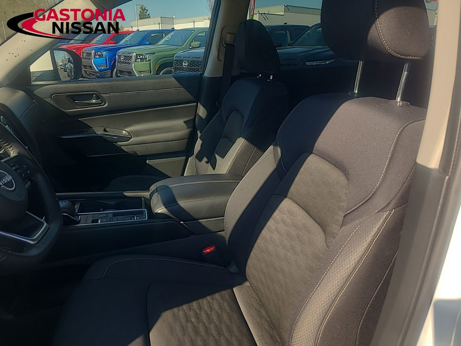 Used 2024 Nissan Pathfinder SV image 33