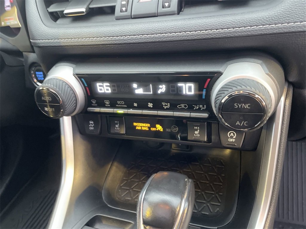 Used 2021 Toyota RAV4 XLE Premium image 28