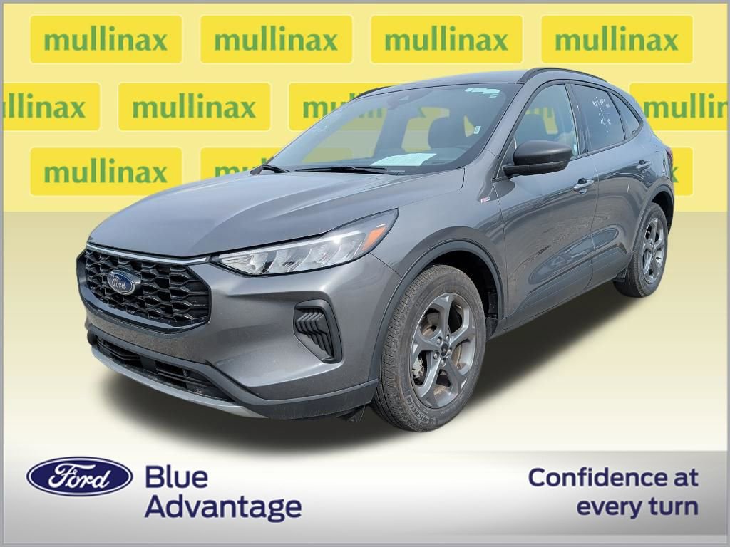 Used 2025 Ford Escape ST-Line FWD image 2