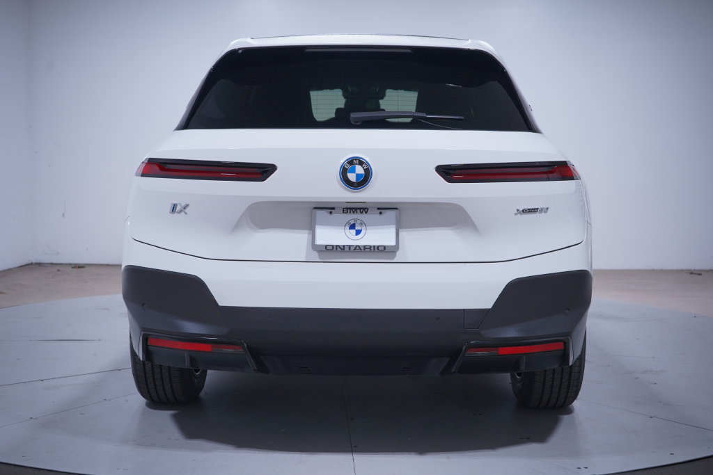 Used 2024 BMW iX xDrive50 AWD/4WD image 5