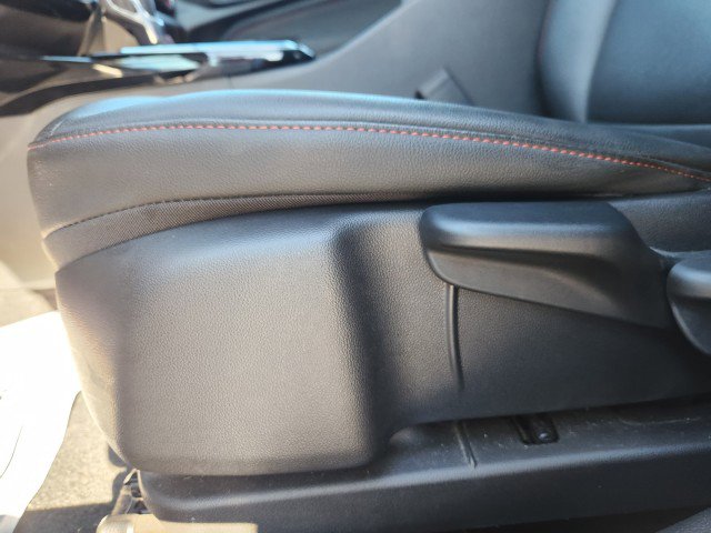 Used 2024 Chevrolet Trax RS w/ Sunroof Package image 32