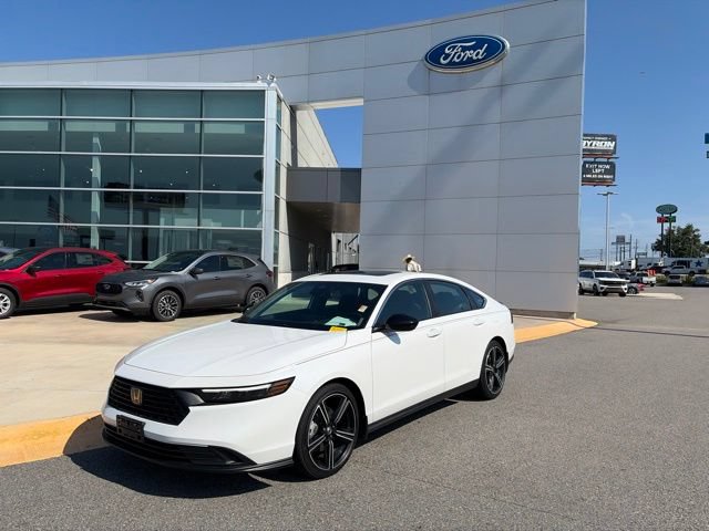 Used 2025 Honda Accord Sport image 1
