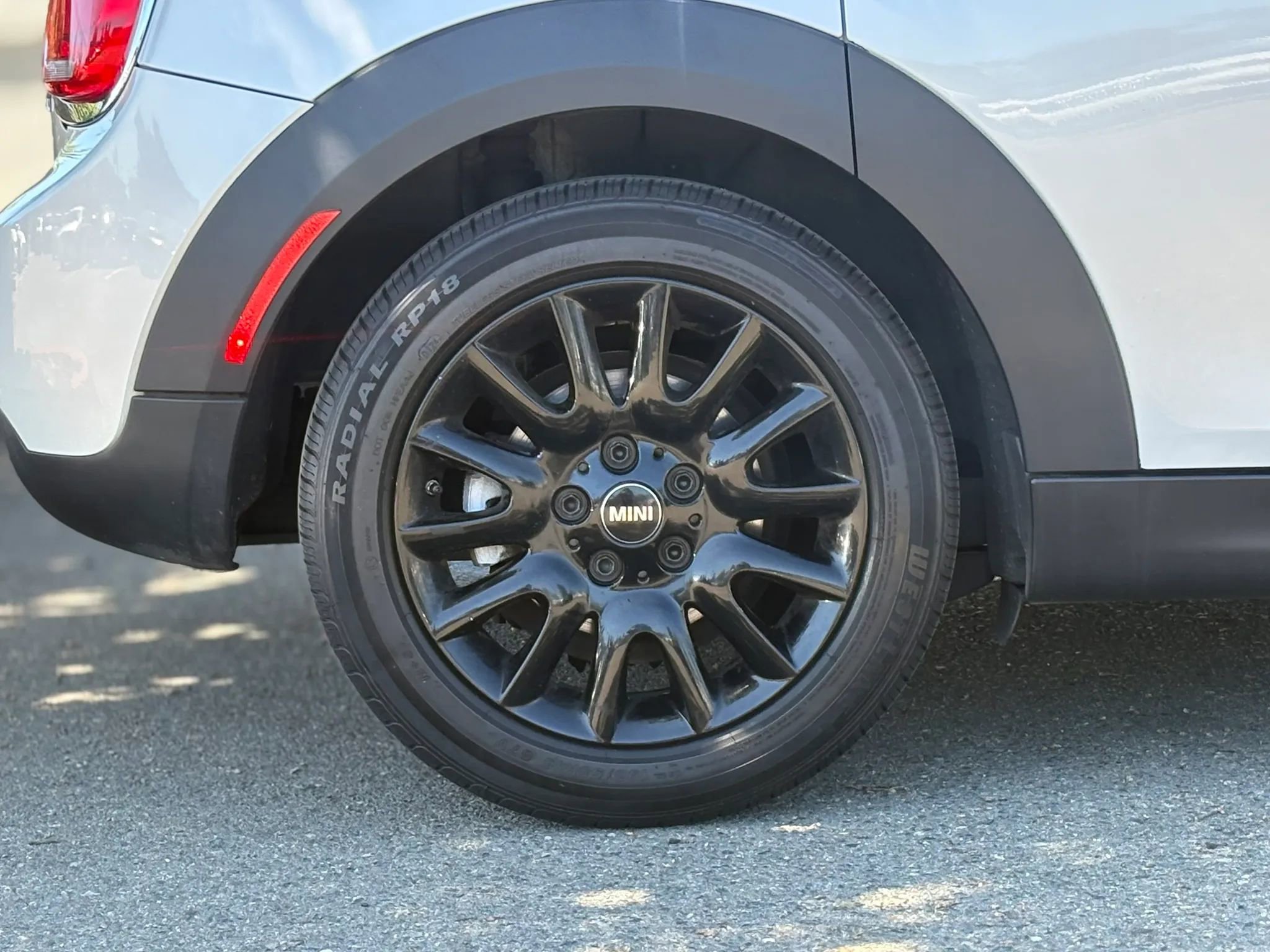 Used 2015 MINI Cooper 4-Door Hardtop image 25