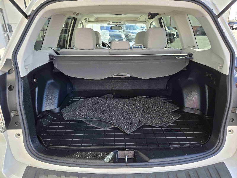 Used 2017 Subaru Forester 2.5i Premium w/ All-Weather Package image 11
