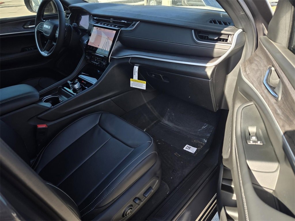 New 2025 Jeep Grand Cherokee Limited image 8