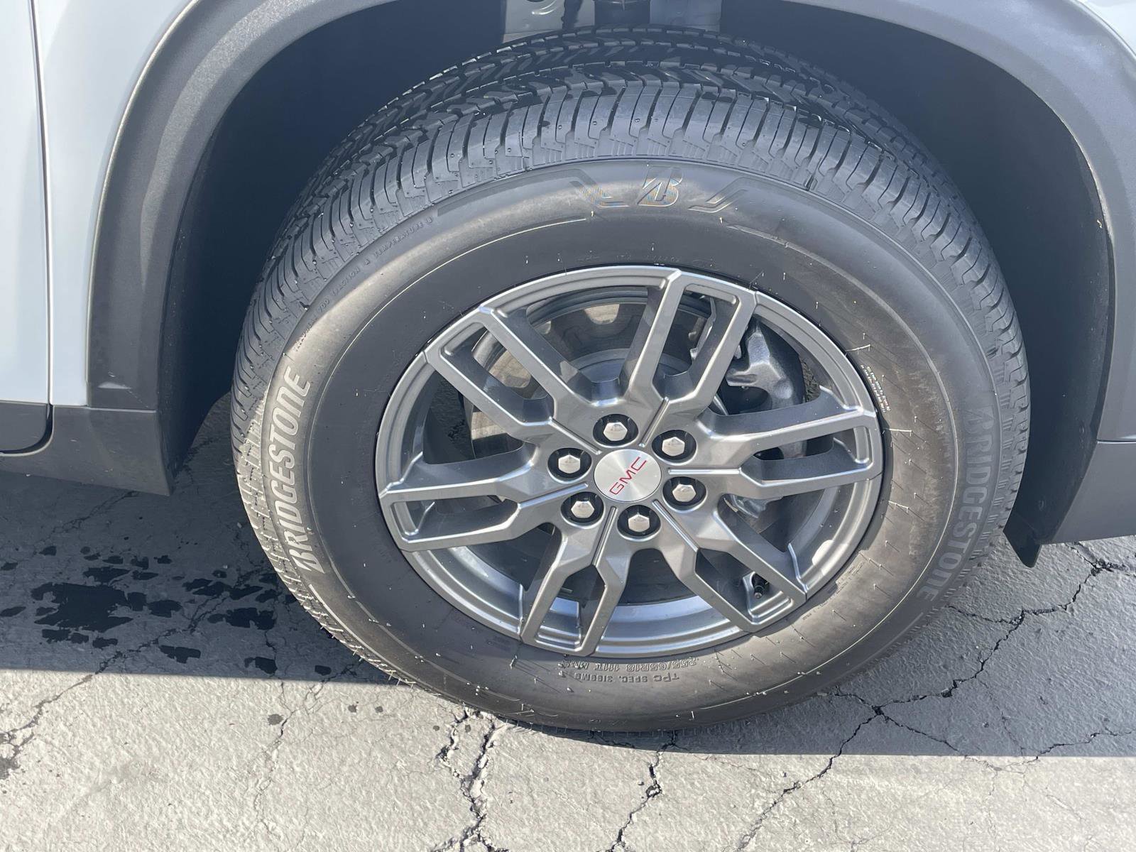 Used 2026 GMC Acadia Elevation image 30