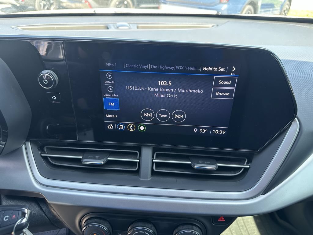 Used 2025 Chevrolet Trax RS FWD image 23