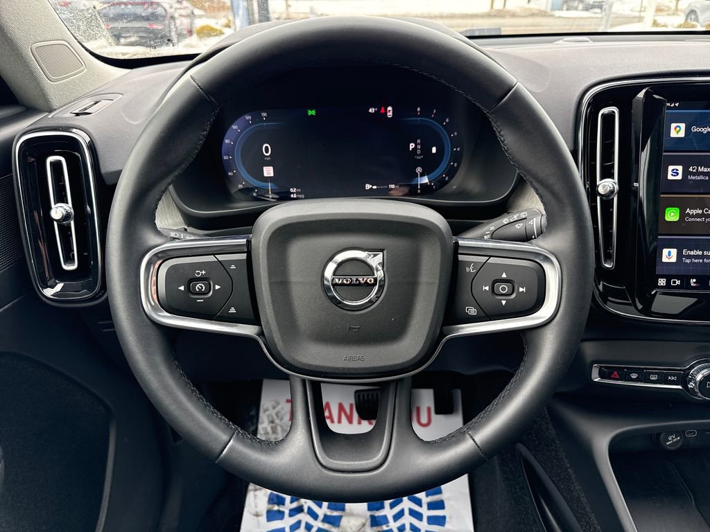 Used 2025 Volvo XC40 B5 Core image 16
