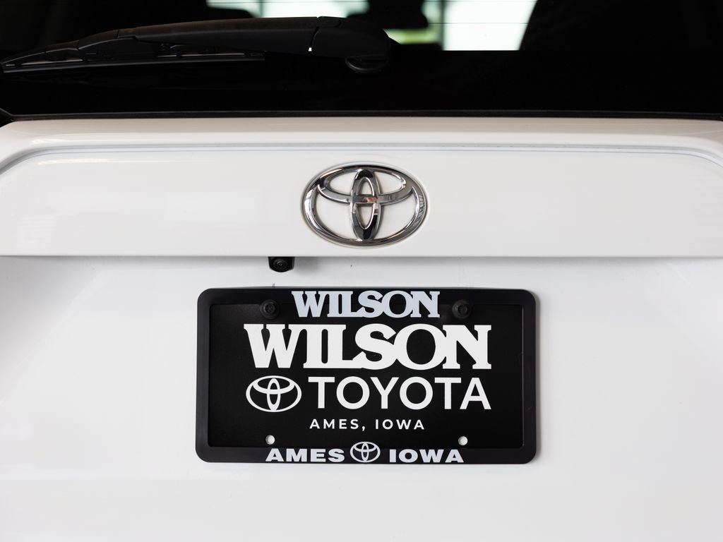 Used 2024 Toyota RAV4 LE AWD/4WD image 4