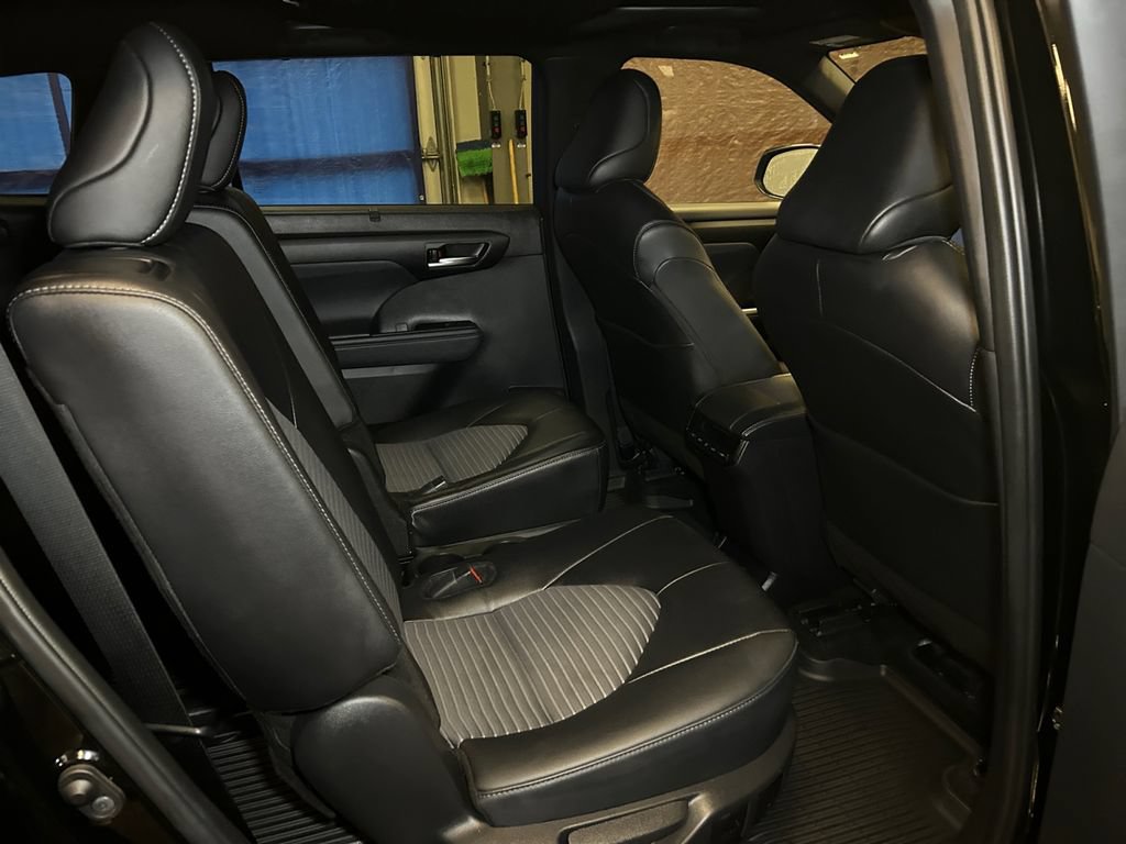 Used 2025 Toyota Highlander XSE AWD/4WD image 18