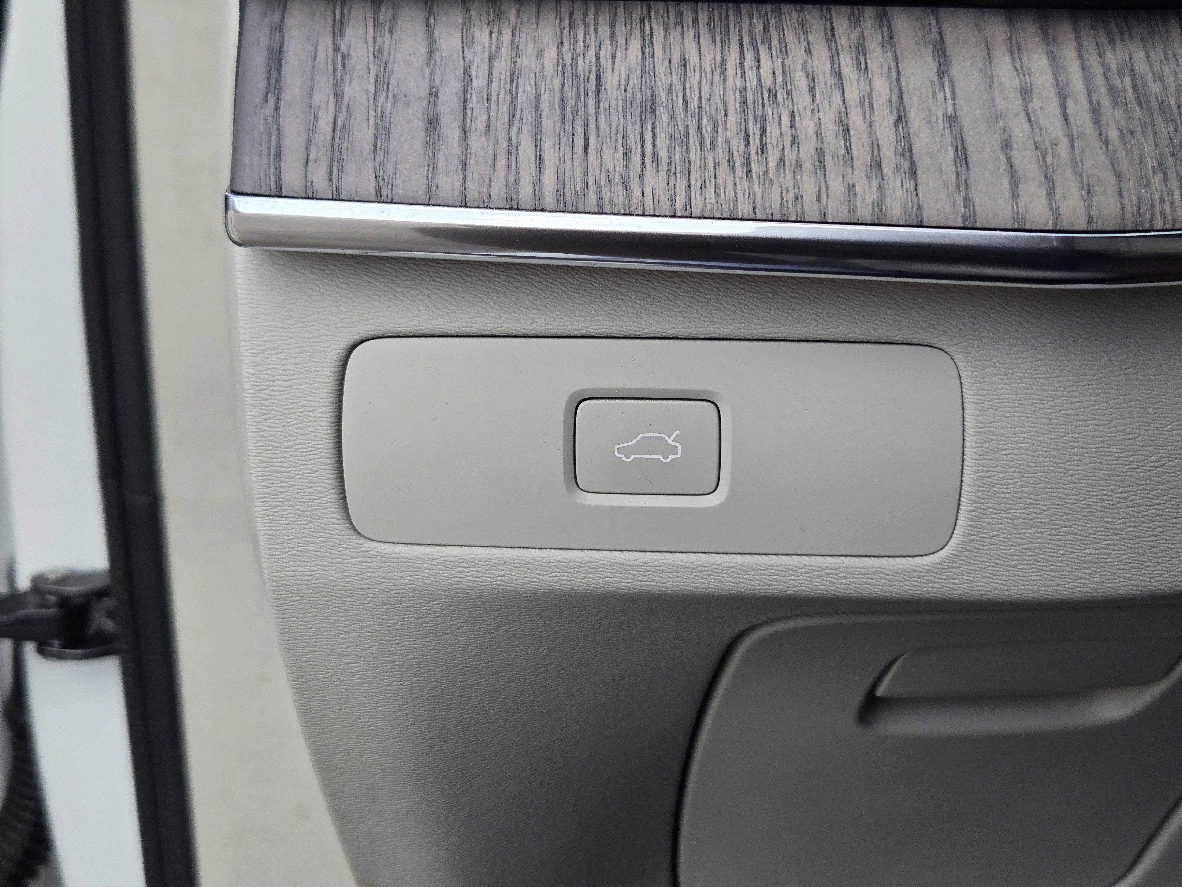 Used 2023 Volvo XC90 B6 Plus w/ Protection Package Premier image 28