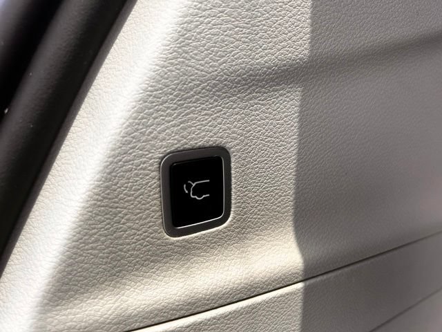 Used 2023 Chrysler Pacifica Touring-L FWD image 32