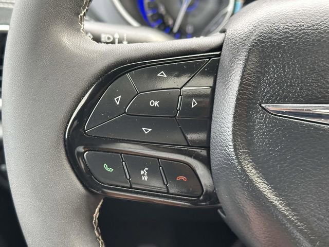 Used 2025 Chrysler Pacifica Limited FWD image 13