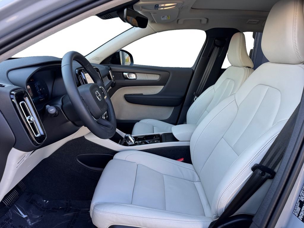 Certified 2024 Volvo XC40 B5 Plus w/ Protection Package Premier AWD/4WD image 12
