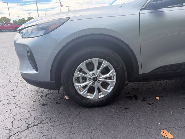 Used 2023 Ford Escape Active w/ Tech Pack #1 AWD/4WD image 4