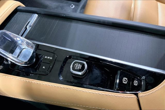 Certified 2024 Volvo XC90 B6 Ultimate image 35