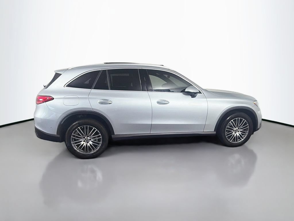 Used 2024 Mercedes-Benz GLC 300 image 4