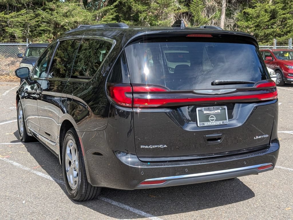 Used 2023 Chrysler Pacifica Limited FWD image 7