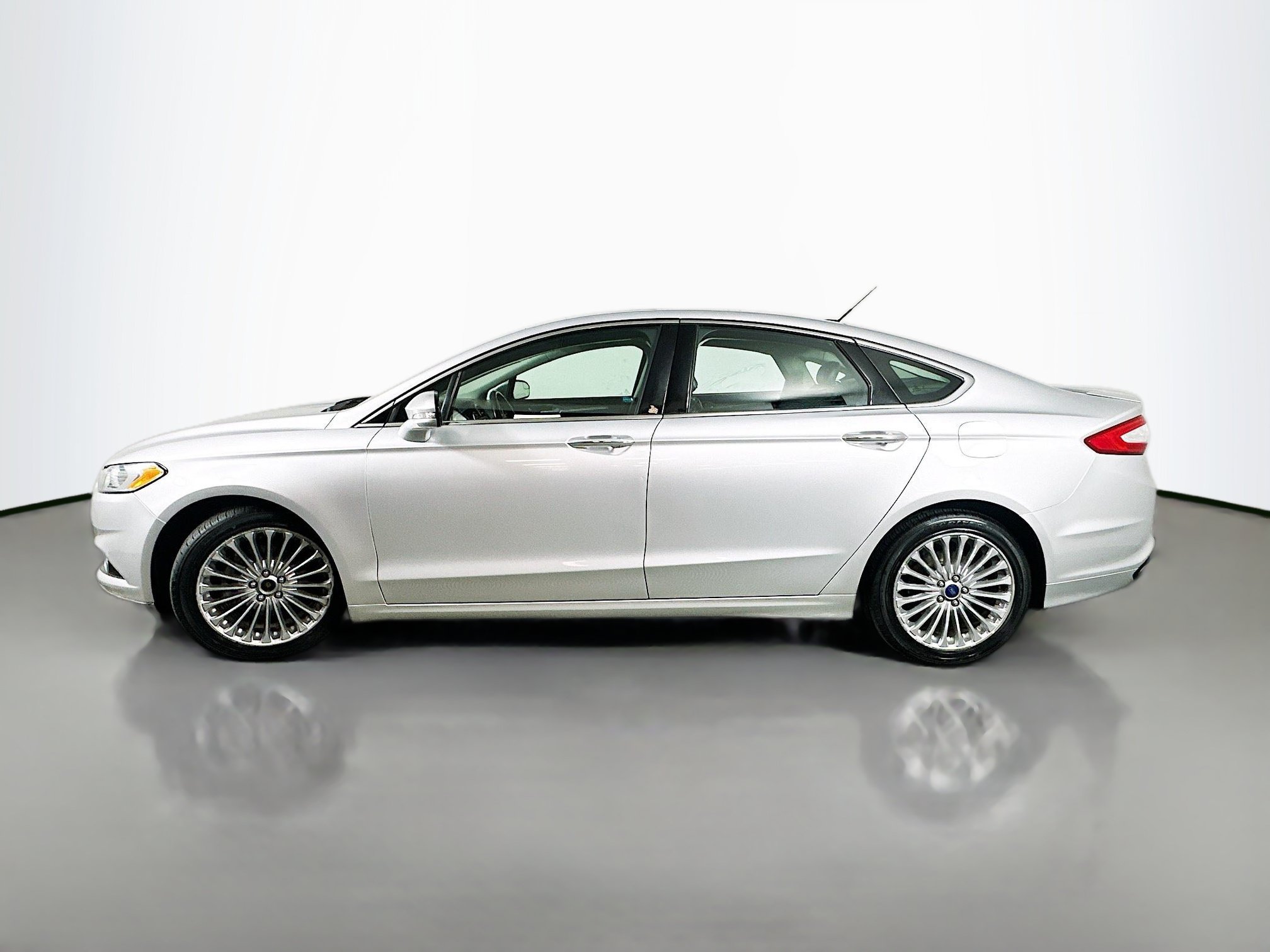 Used 2016 Ford Fusion Titanium FWD image 4