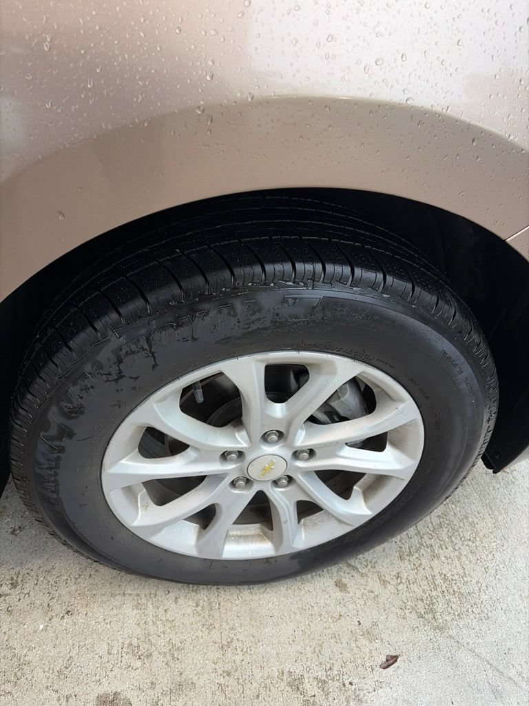 Used 2018 Chevrolet Equinox LT w/ Sun & Infotainment Package FWD image 8