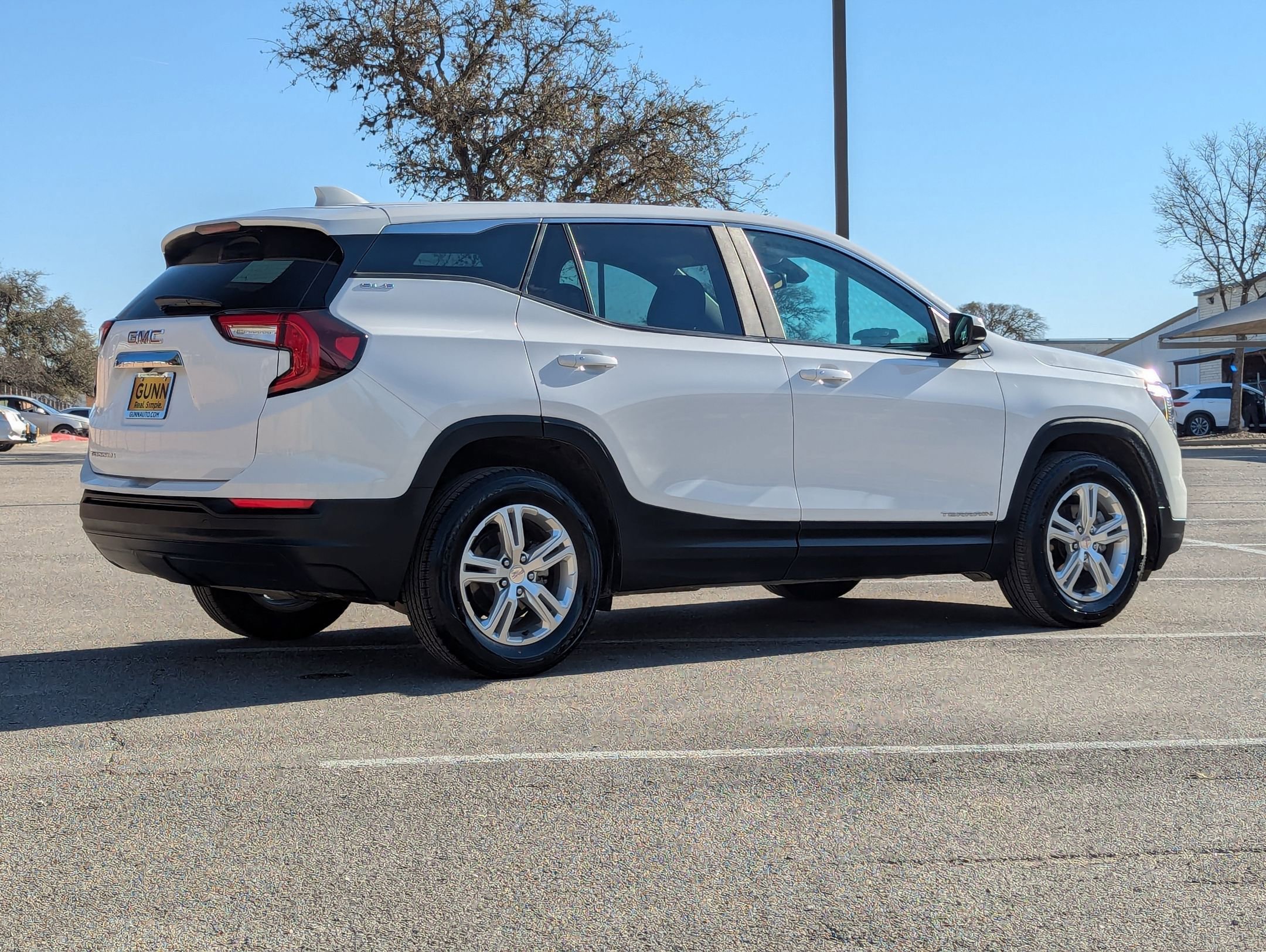 Used 2024 GMC Terrain SLE image 4