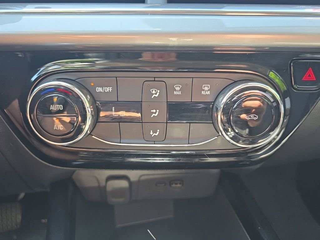 Used 2025 Chevrolet Trax LT image 26