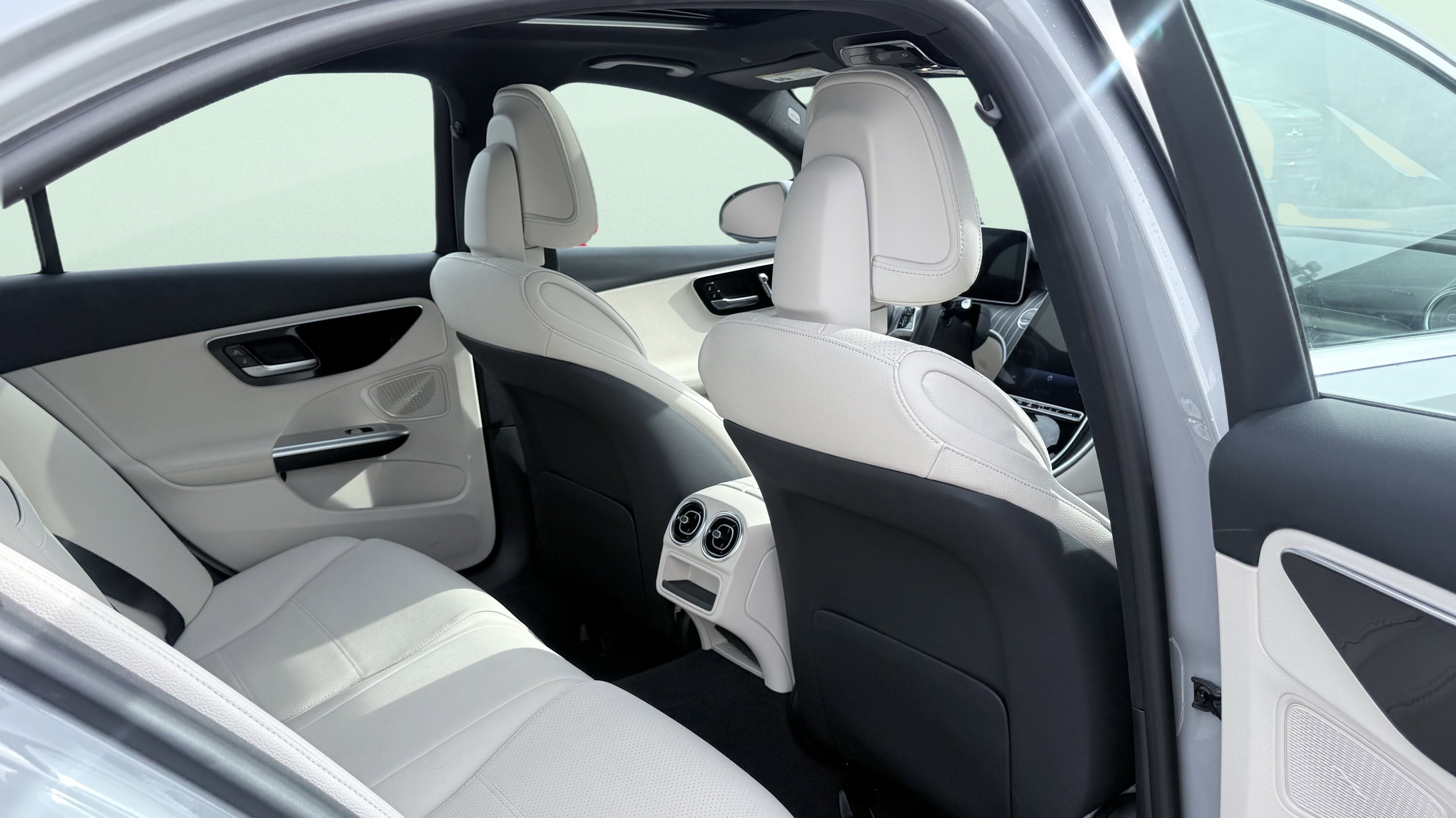 Used 2025 Mercedes-Benz C 300 Sedan image 40
