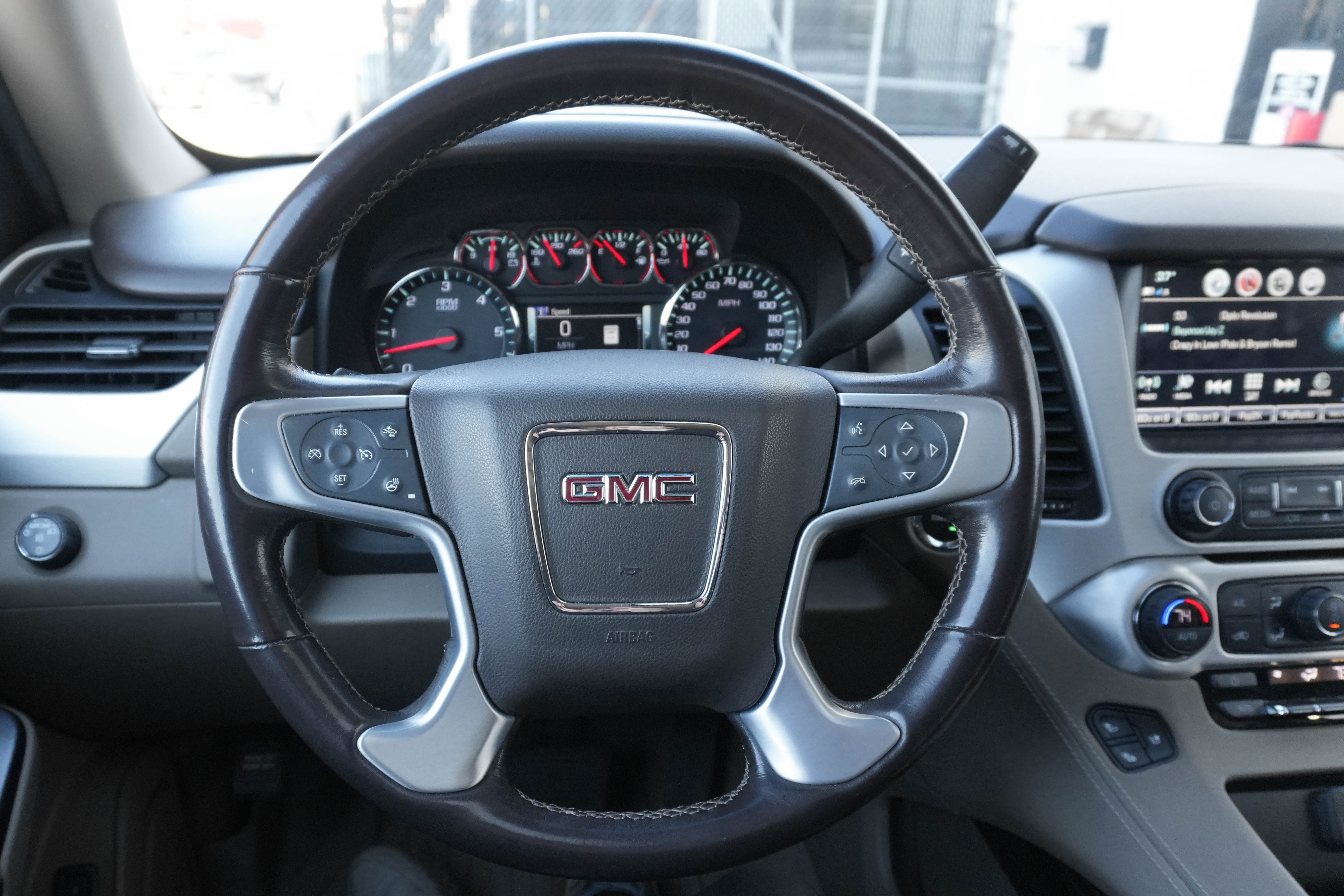 Used 2019 GMC Yukon SLT w/ Graphite Edition image 14