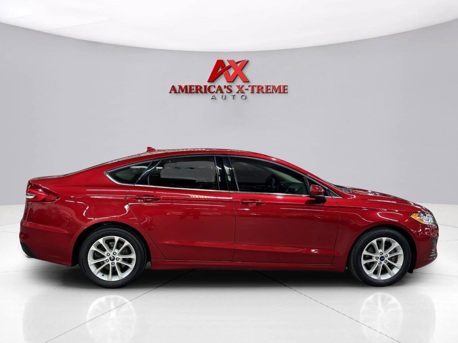 Used 2020 Ford Fusion SE FWD image 8