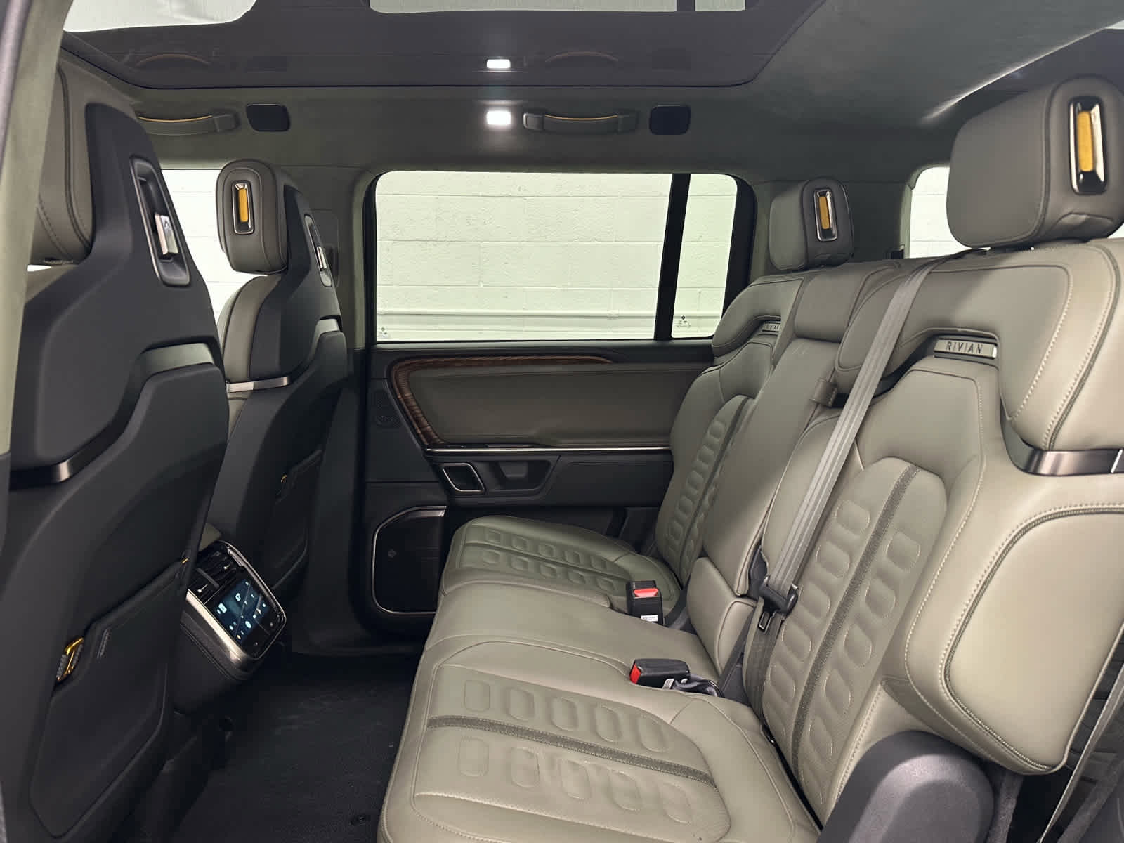 Used 2024 Rivian R1S Adventure image 15