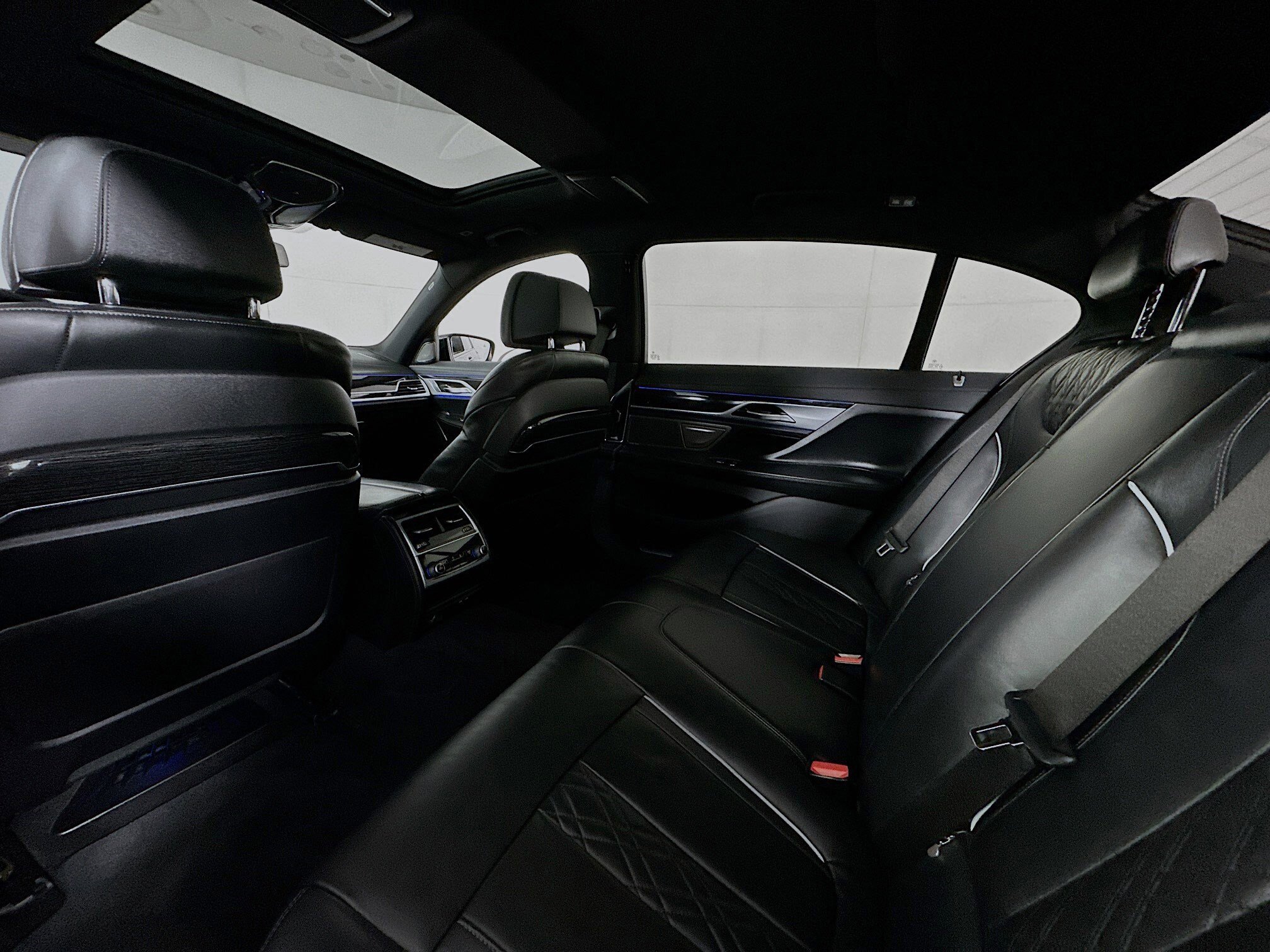 Used 2020 BMW 750i xDrive w/ M Sport Package AWD/4WD image 24