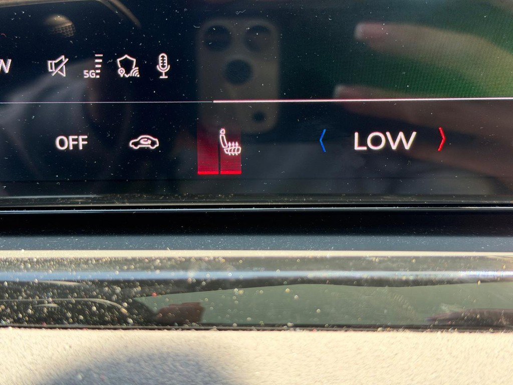 Used 2023 Audi S8 AWD/4WD image 35