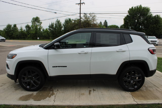 New 2026 Jeep Compass Limited w/ Sun, Sound & Navigation Group AWD/4WD image 31