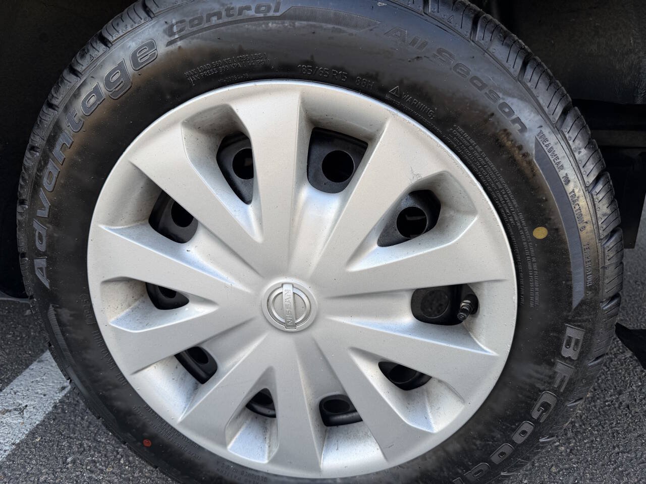 Used 2012 Nissan Versa S FWD image 12