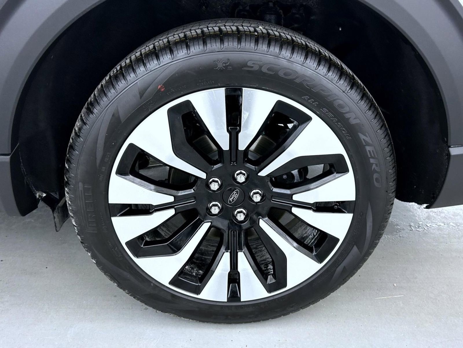 Used 2025 Ford Explorer Platinum w/ LUX Leather Package image 24