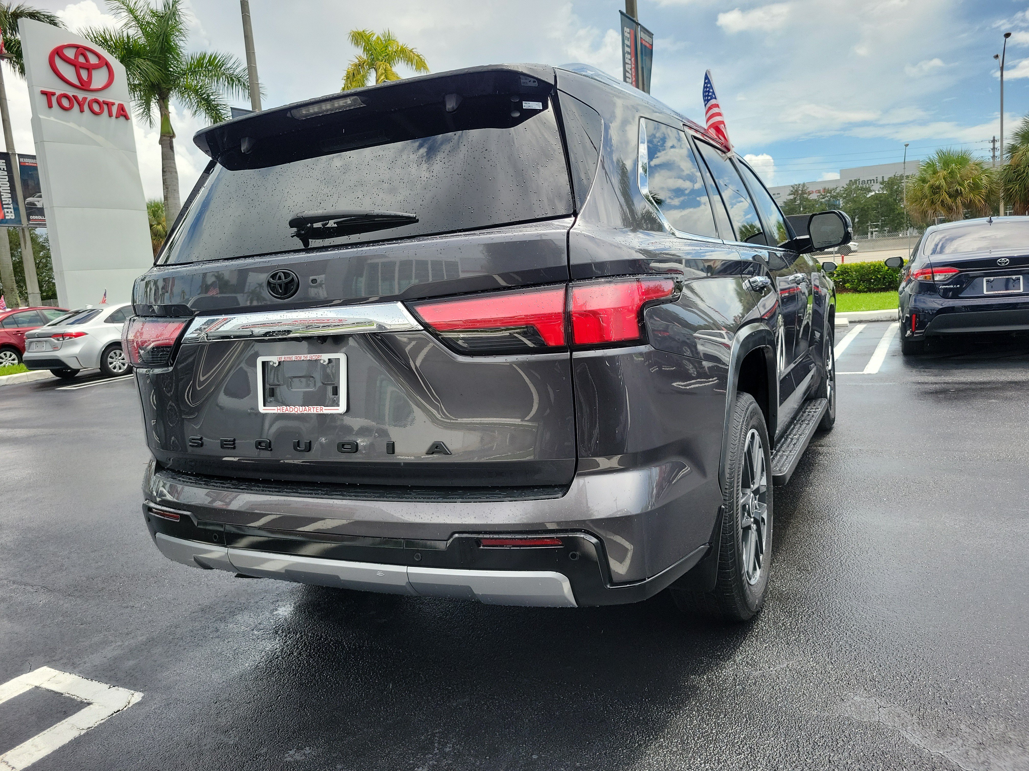 Used 2024 Toyota Sequoia Limited w/ Tow Technology Package AWD/4WD image 12